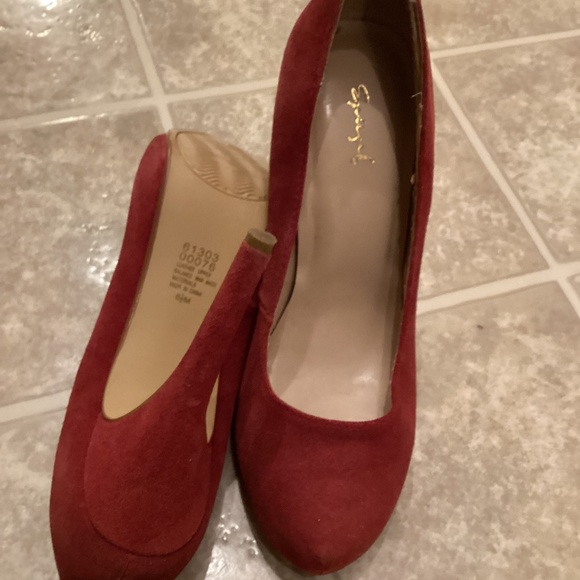 ~ Spiegel Red Suede Stiletto Pumps, SOLD AS-IS ~ - Picture 11 of 14